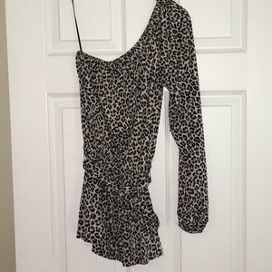 🇺🇸 🇺🇸3/$30 Michael Kors Cheetah One Shoulder Tunic